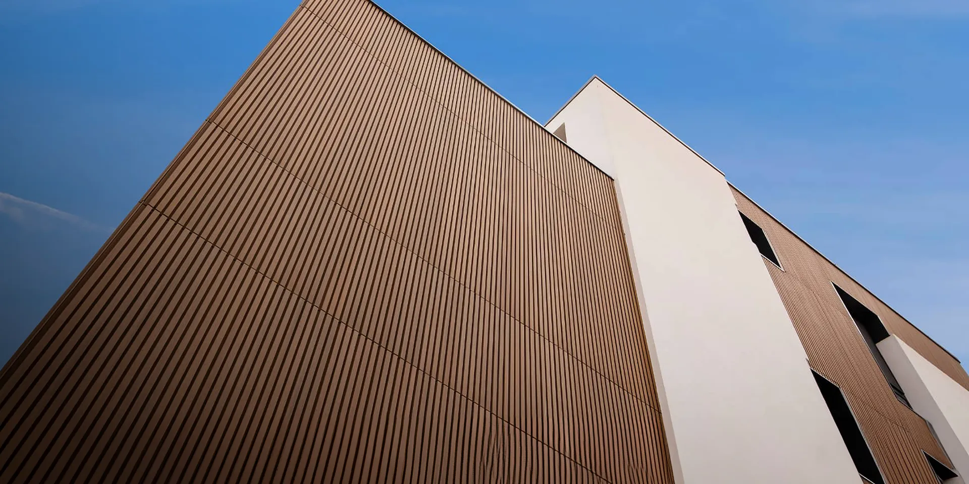 Bardage de fa&ccedil;ade en bois exotique, bois composite, Thermowood, PVC, Pin autoclave ou bois naturel